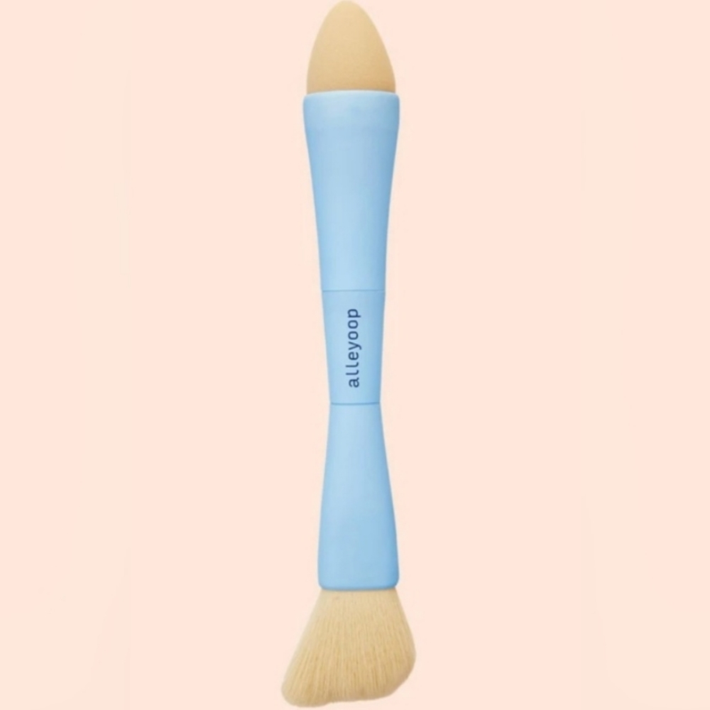 🆕️🥳🥳HOST PICK 🥳Alleyoop multi-tasker 4-in-1 makeup brush